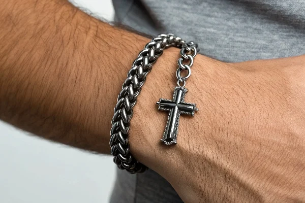 Ілюстрація до статті: Чи темніє срібло