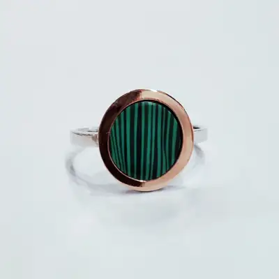 Каблучка з малахітом, арт. 298 к — срібна прикраса
