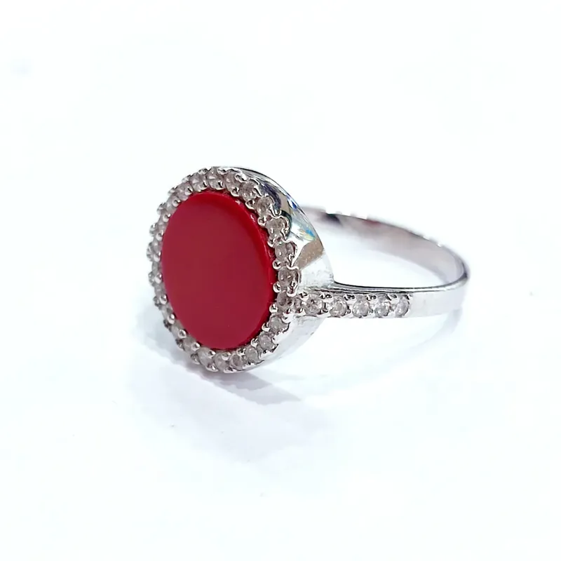 Срібна каблучка з коралом та фіанітами — фото 2