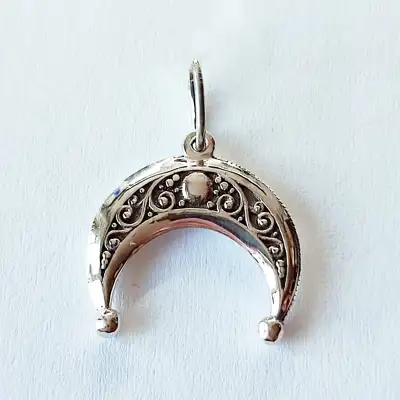 Срібна підвіска Лунниця — срібна прикраса
