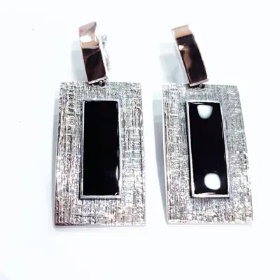 Срібні сережки з золотою пластиною та оніксом — срібна прикраса