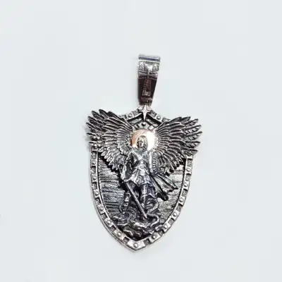 Срібний Архангел Михаїл на щиті — срібна прикраса