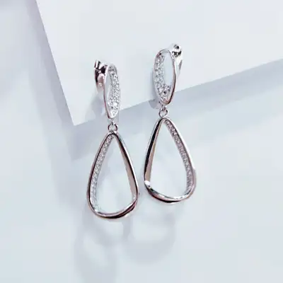 Срібні сережки вісюльки з фіанітами — срібна прикраса