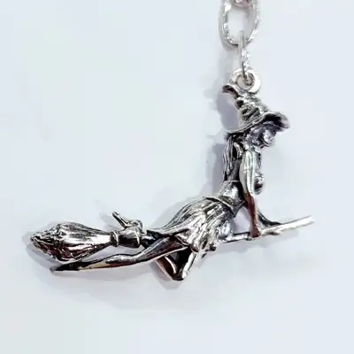 Срібний брелок Відьма на мітлі — срібна прикраса