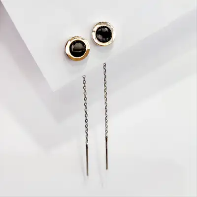 Срібні сережки з золотою пластиною та оніксом "Монетки" — срібна прикраса