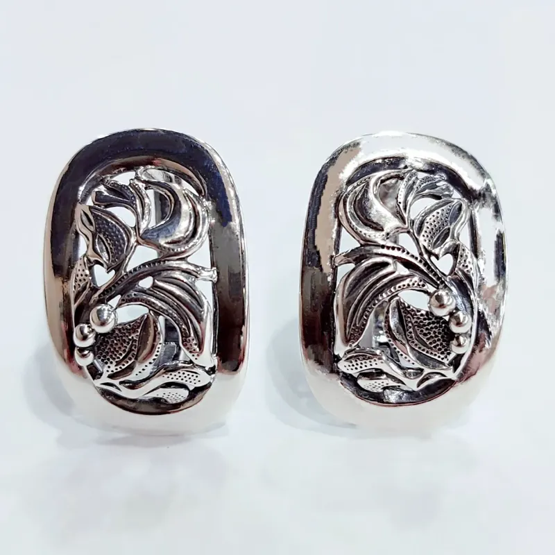 Срібні сережки з ажурним орнаментом "Україна" — фото 3