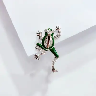 Срібна брошка “Жабка” — срібна прикраса