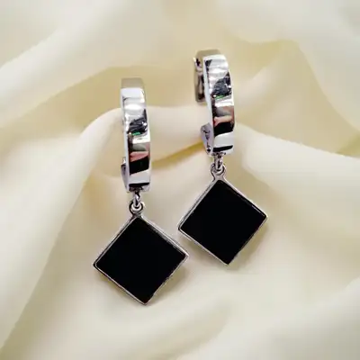 Срібні сережки вісюльки "Ромбік" з оніксом — срібна прикраса