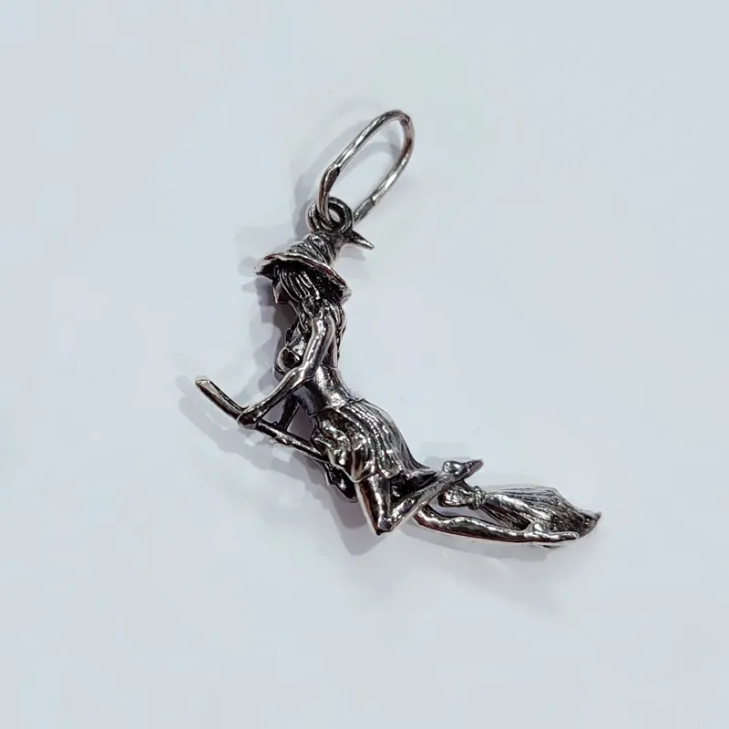 Срібний підвіска “Відьма на мітлі” — фото 2