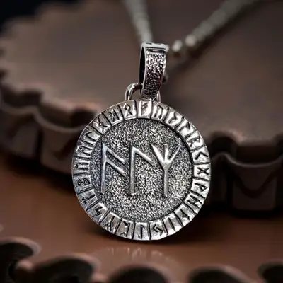 Срібний підвіс із рунами «Fehu – Algiz – Algiz» — срібна прикраса