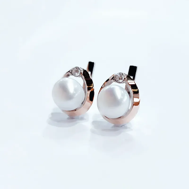 Срібні сережки з перлиною та золотою пластиною — фото 3