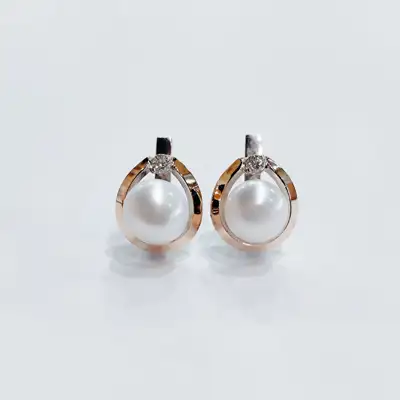 Срібні сережки з перлиною та золотою пластиною — срібна прикраса