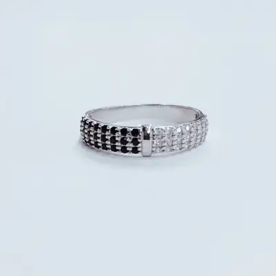 Срібна каблучка “Black & White" — срібна прикраса