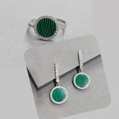 Срібний набір з натуральним малахітом і фіанітами — срібна прикраса