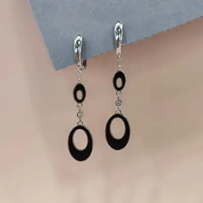 Сережки вісюльки з чорною емалью — срібна прикраса