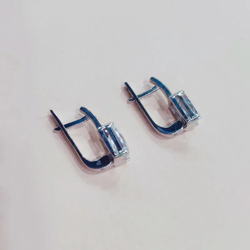 Срібні сережки з золотою пластиною та прямокутним фіанітом — фото 2