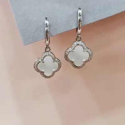 Срібні сережки вісюльки Клевер у стилі Ван Кліф з перламутром та фіанітами — срібна прикраса