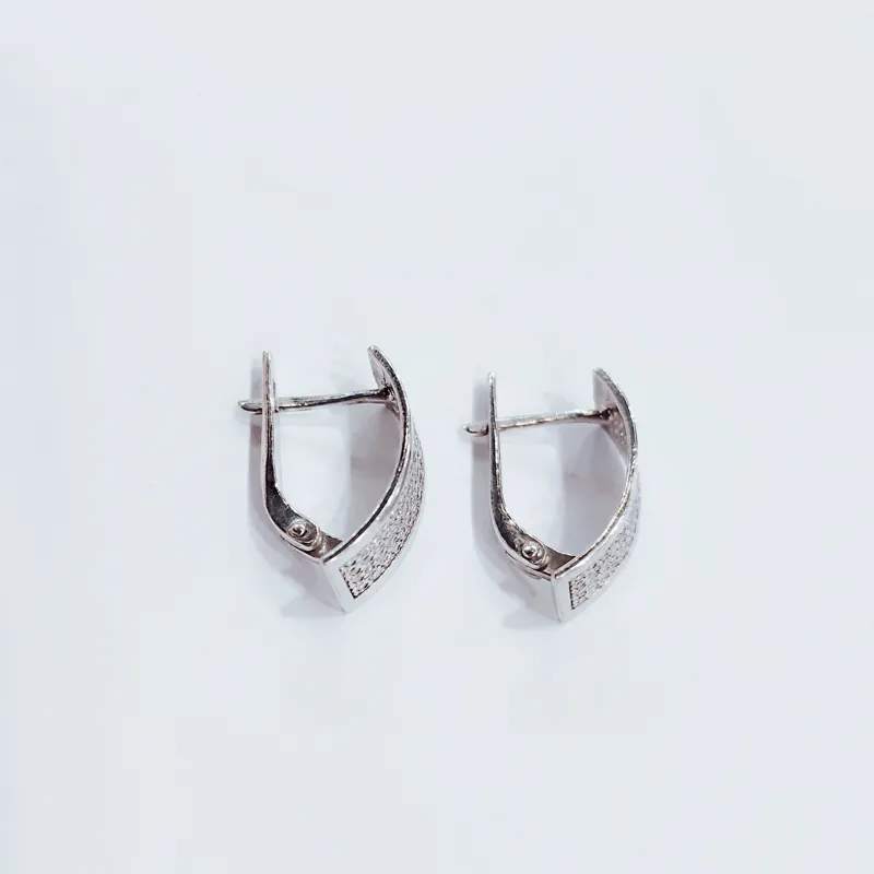 Сережки із срібла прямокутної форми з фіанітами — фото 2