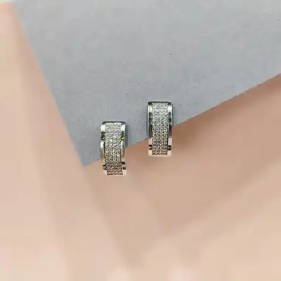 Сережки із срібла прямокутної форми з фіанітами — срібна прикраса