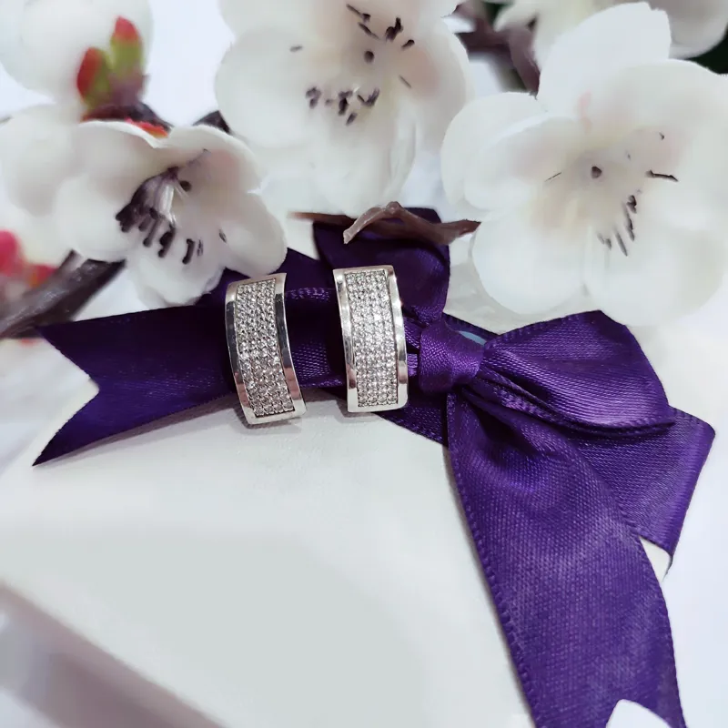 Сережки із срібла прямокутної форми з фіанітами — фото 3