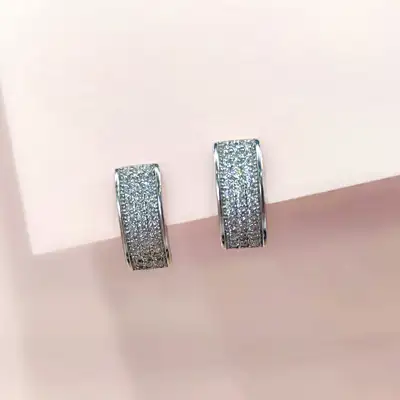 Сережки із срібла з фіанітами — срібна прикраса