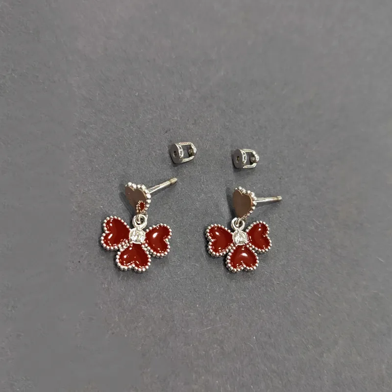 Сережки із срібла з золотою пластиною у вигляді клевераз з сердечок — фото 2