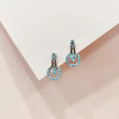 Сережки із срібла з фіанітами — срібна прикраса