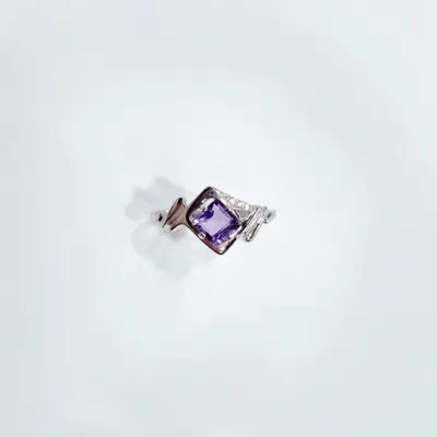 Каблучка із срібла з аметистом — срібна прикраса