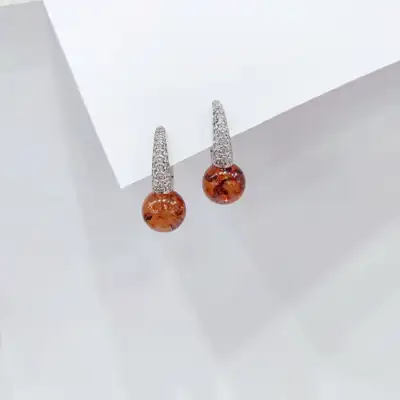 Сережки із срібла з бурштином — срібна прикраса