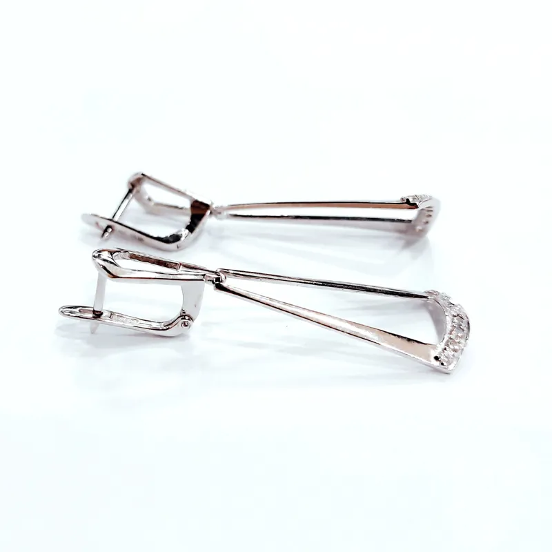 Срібні сережки-підвіски з фіанітами — фото 2