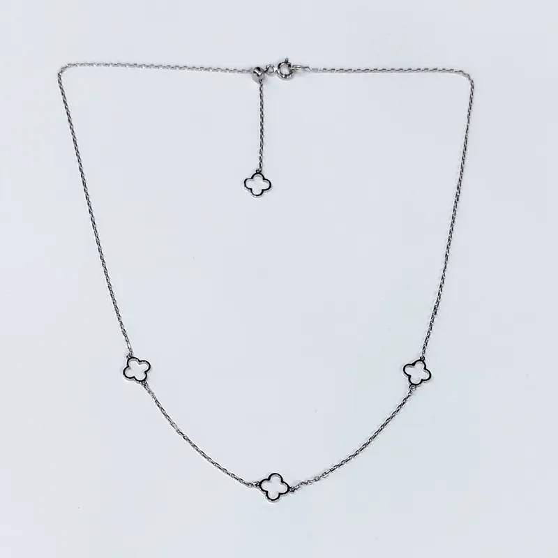 Срібне кольє з елементами у формі клевера (родоване) — фото 2